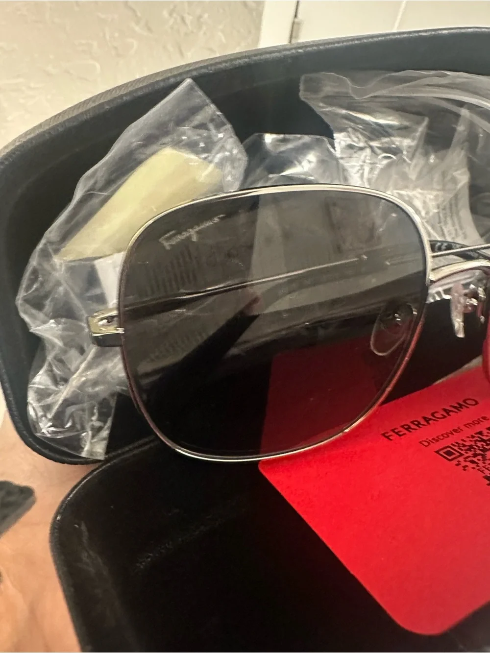 Salvatore Ferragamo Aviator Sunglasses New in Case Polished silver frame/blk len